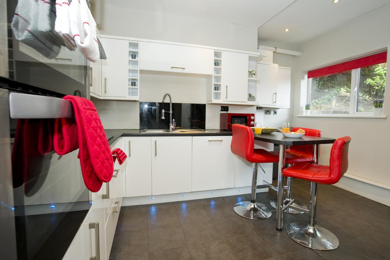 Large 2 Bedroom Apt - Near Beach - Free Parking Борнмут Екстер'єр фото