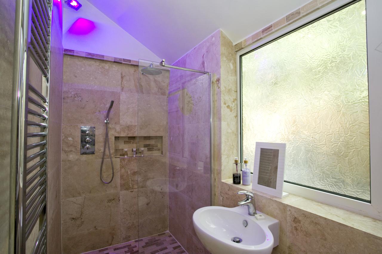 Large 2 Bedroom Apt - Near Beach - Free Parking Борнмут Екстер'єр фото