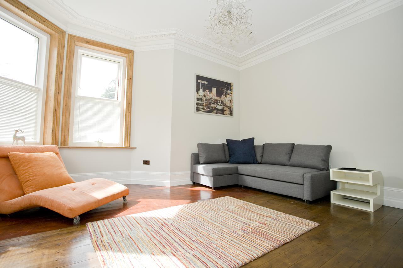 Large 2 Bedroom Apt - Near Beach - Free Parking Борнмут Екстер'єр фото
