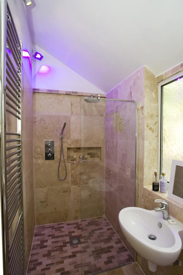 Large 2 Bedroom Apt - Near Beach - Free Parking Борнмут Екстер'єр фото