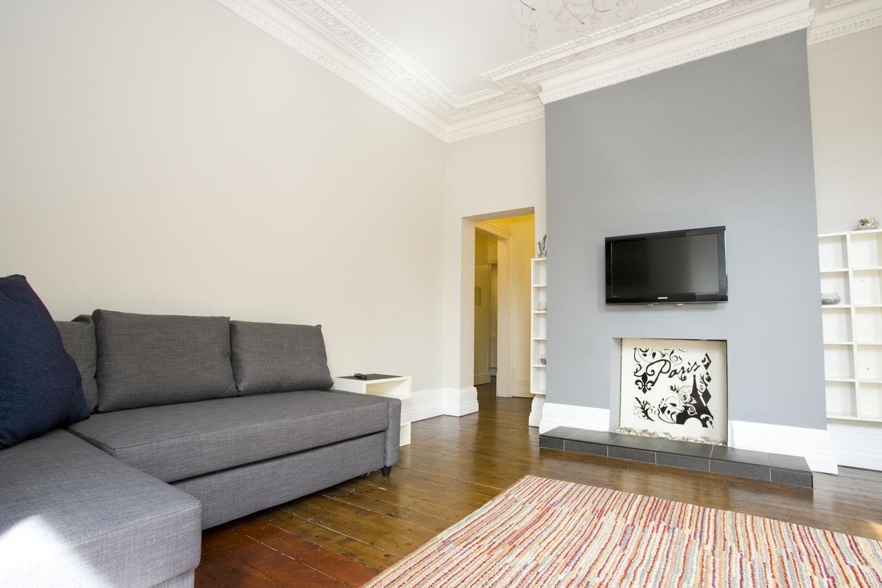 Large 2 Bedroom Apt - Near Beach - Free Parking Борнмут Екстер'єр фото